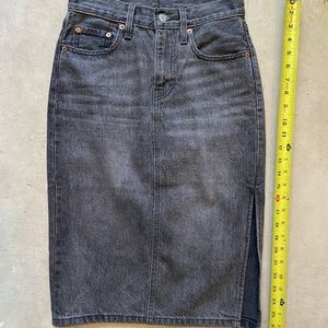 Levi black denim skirt